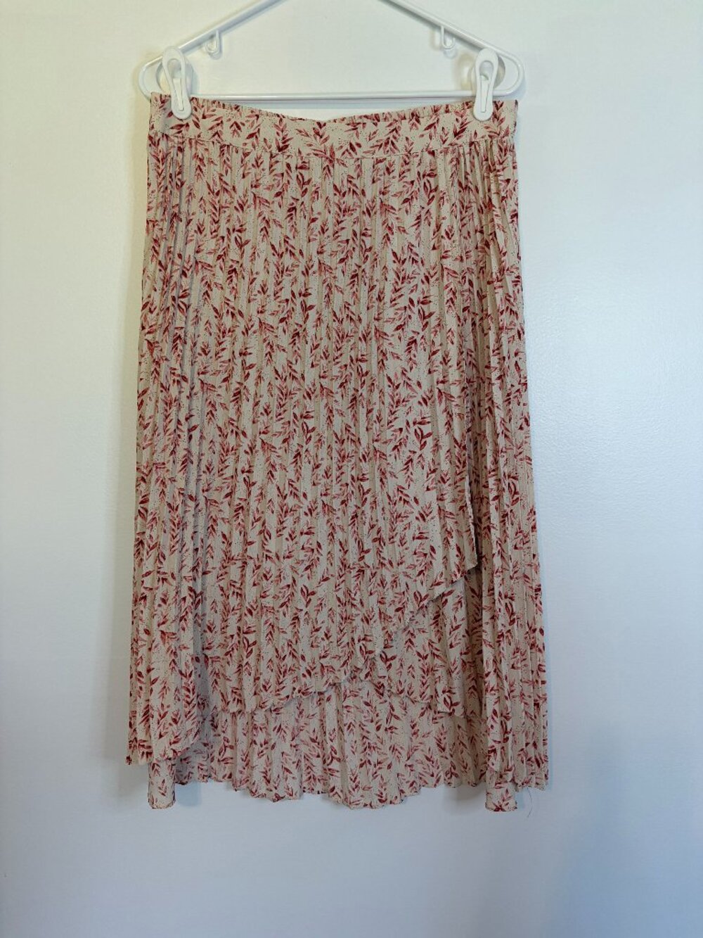 Skies Are Blue Red White Tulip-Layered Leaf Pattern Pleated Skirt